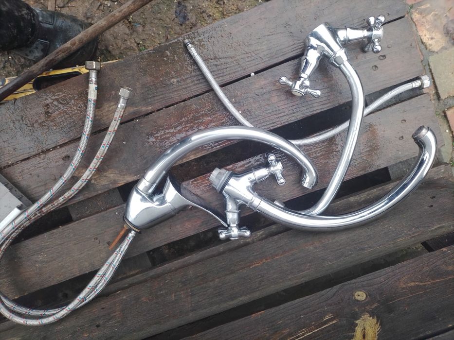 Умивальник та  змішувачі