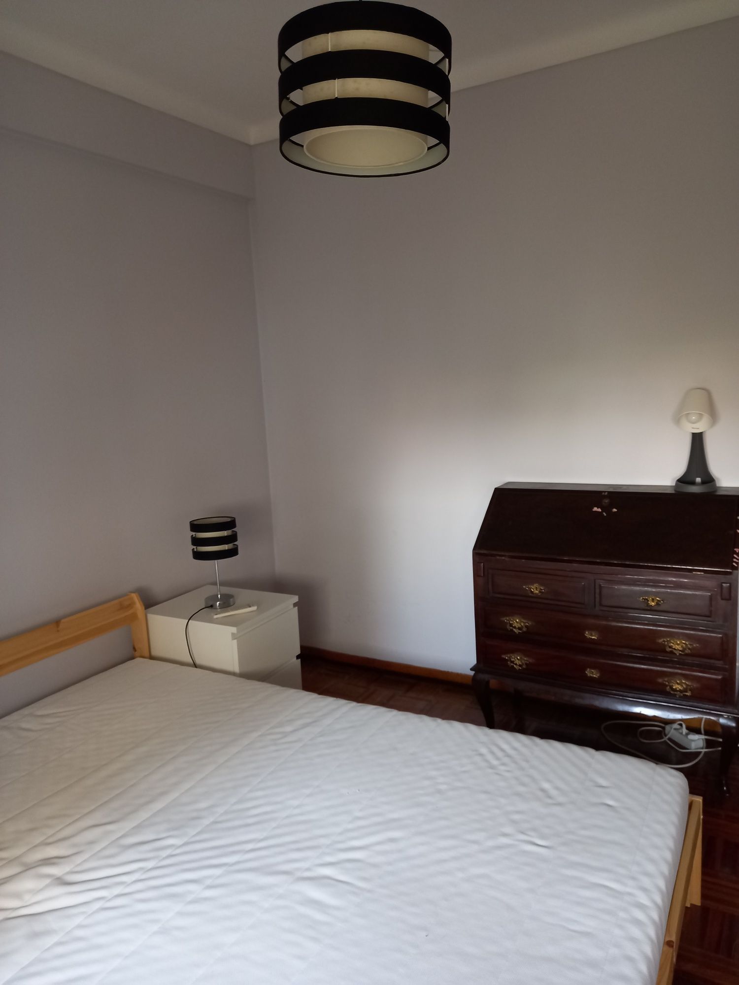 Alugo quarto em Sassoeiros