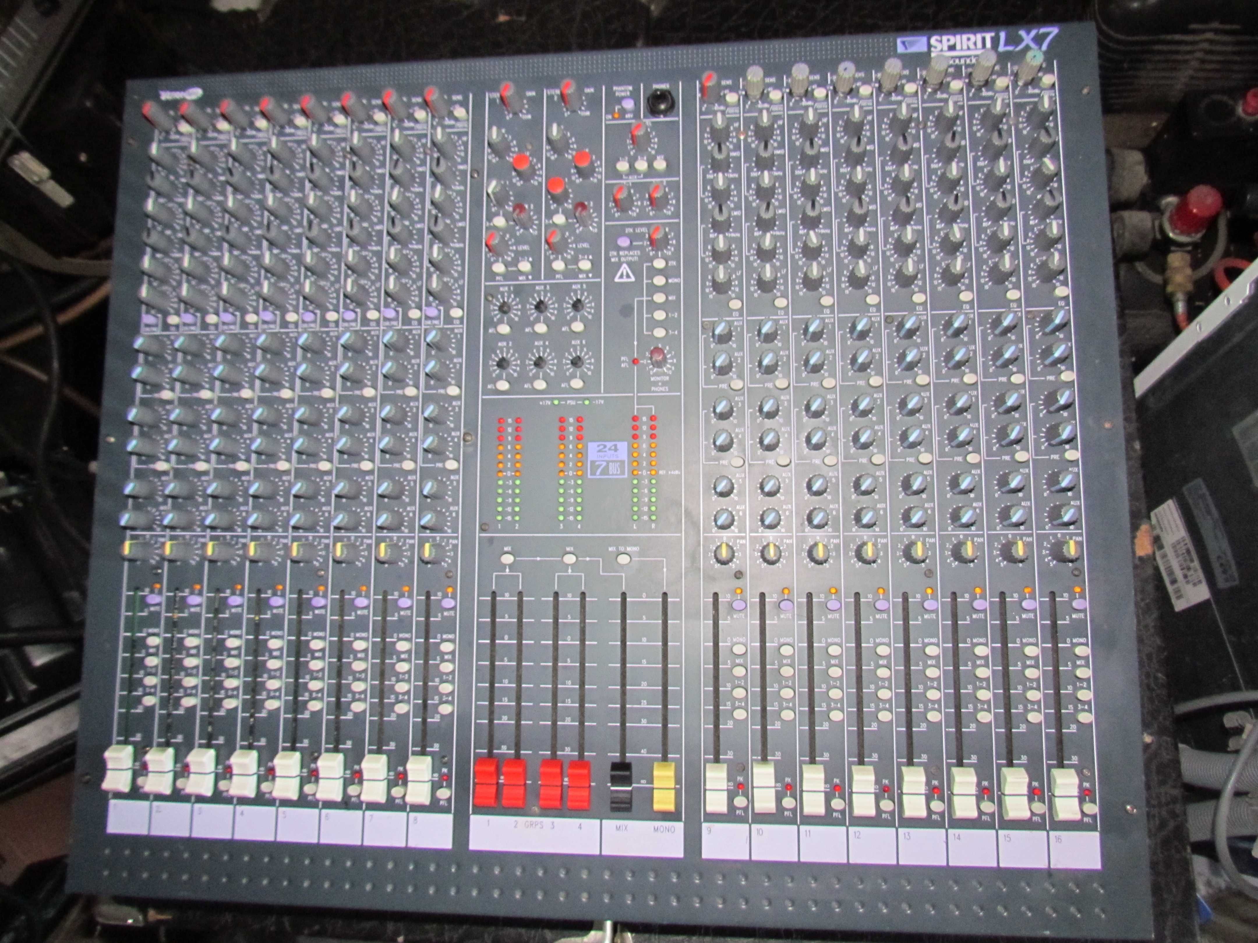 Mixer Soundcraft Spirit LX7