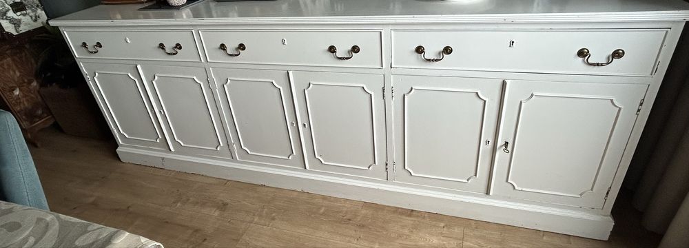 Móvel em madeira maçica