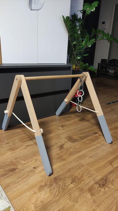 Stojak edukacyjny, baby gym, drążek gimnastyczny dla niemowląt