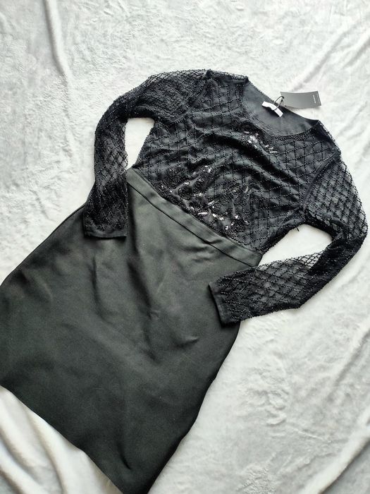 Czarna, koronkowa sukienka Reserved