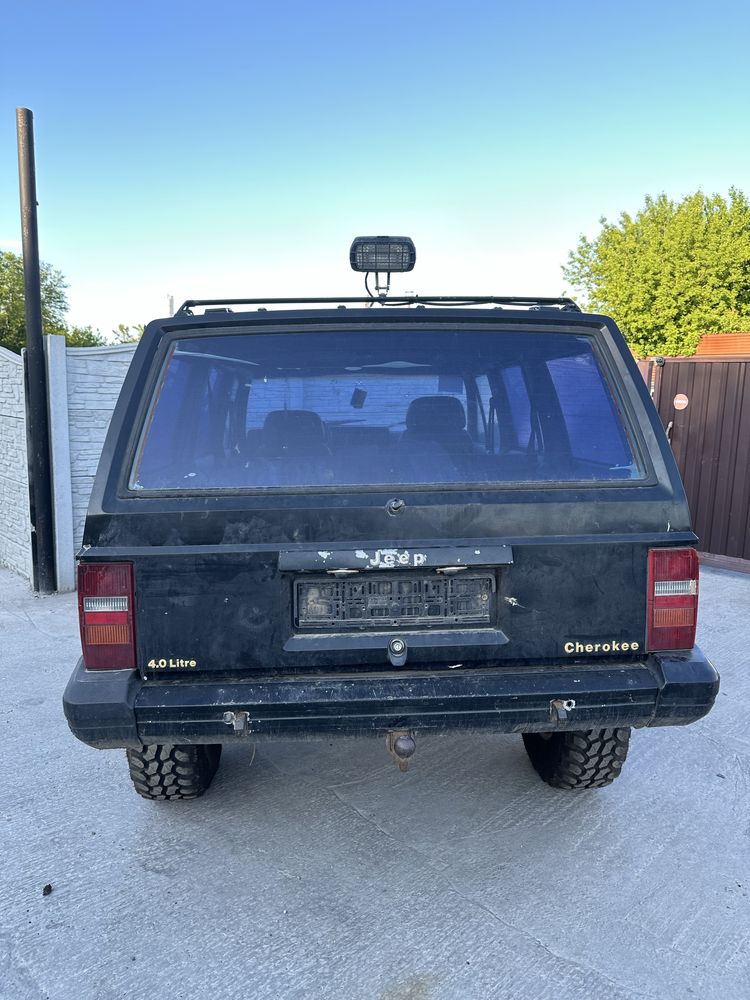 Разборка шрот Jeep Cherokee XJ 4.0 бензин коробка автомат 1989