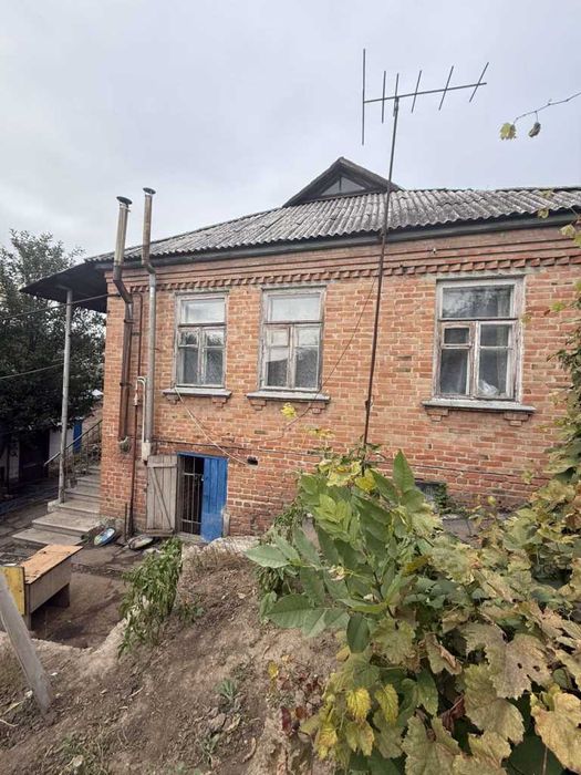 Добротний будинок в центрі міста