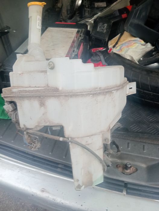 Бачок омывателя Mazda 6 GG Mazda MPV Мазда 3 ВК седан хечбек