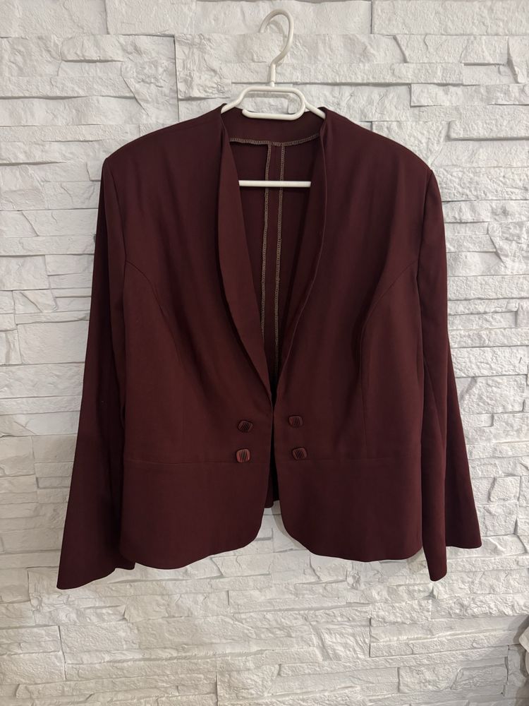 Burgundowy komplet elegancka marynarka i spódnica