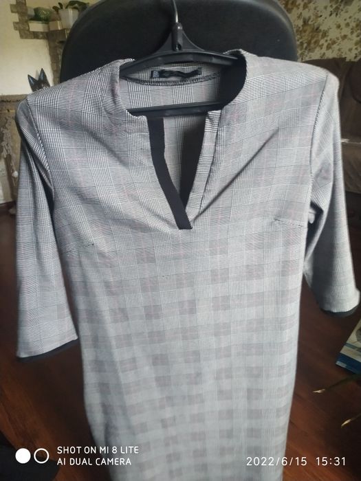 Сукня класичного стилю. Дуже зручне трішки тягнеться.