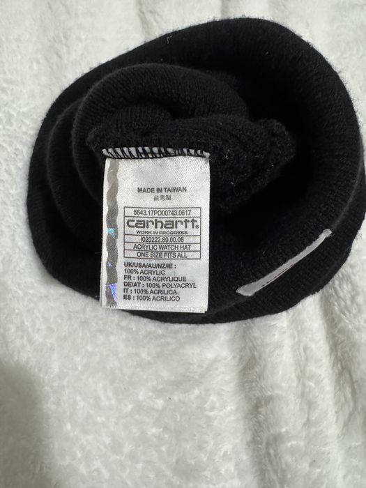 Чорна шапка Carhartt