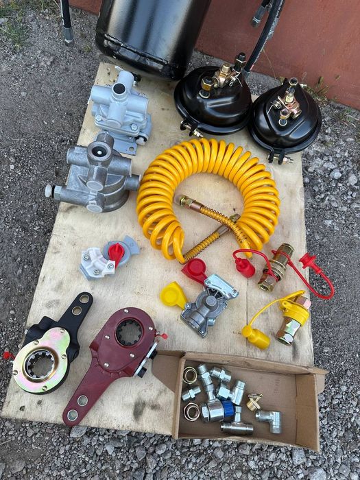 Гальмівна система тракторного причепа 2ПТС-4