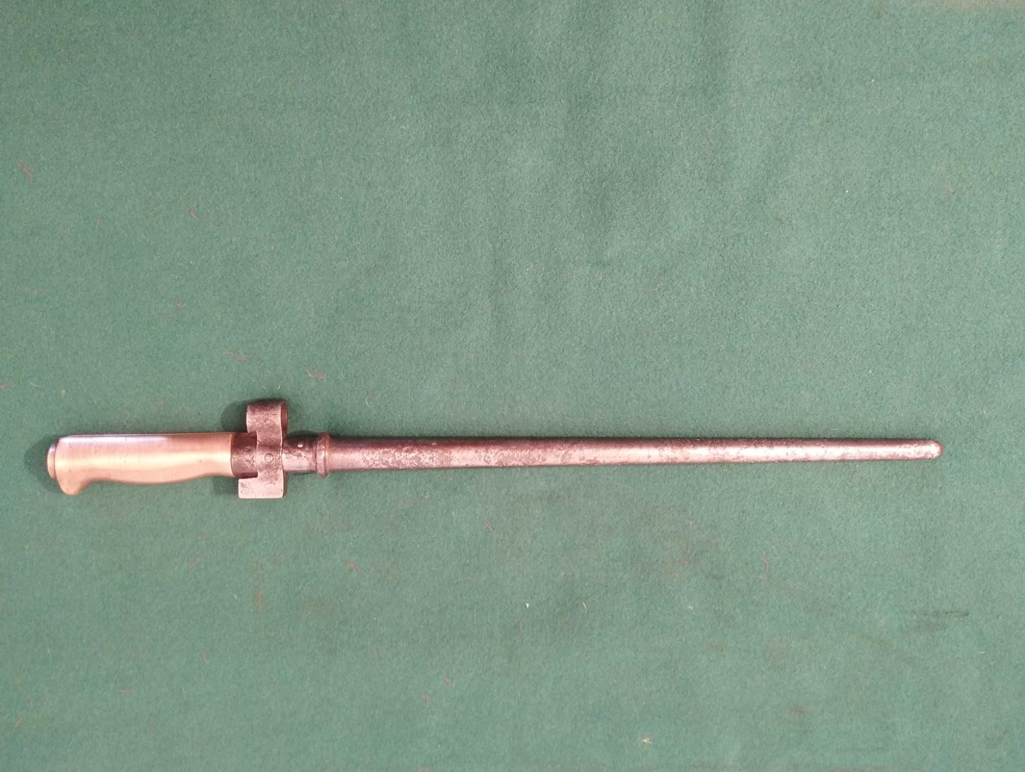 Sabre  curto Lebel modelo 1886/93. Modelo com espiga curta