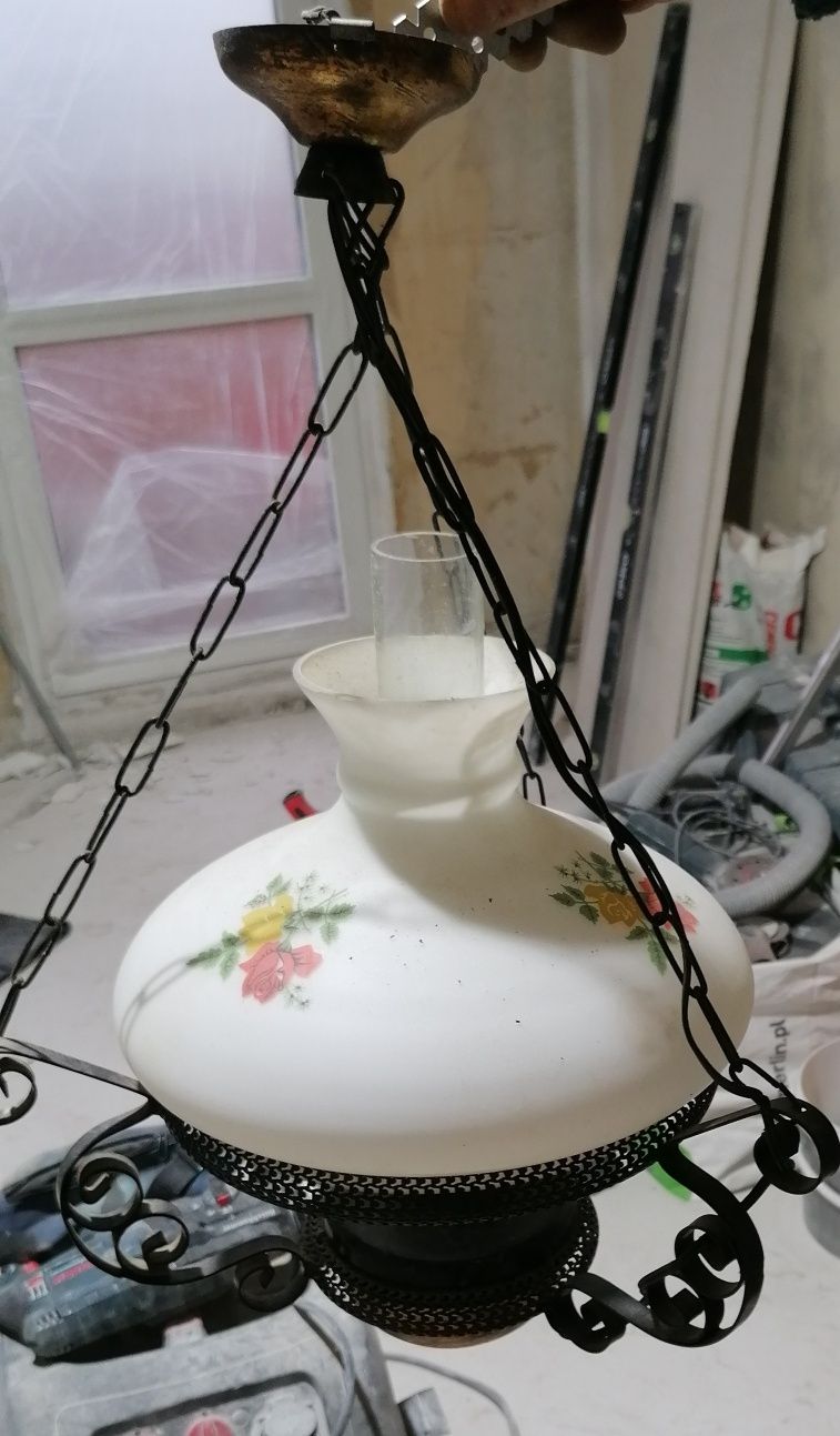 Przepiękna wiszącą w stylu lampy naftowej