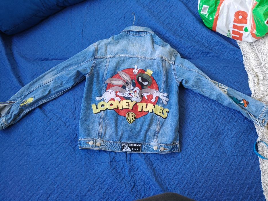 Kurtka jeansowa Zara Woman z wyszywkami oraz  naszywkami Loonely Tunes