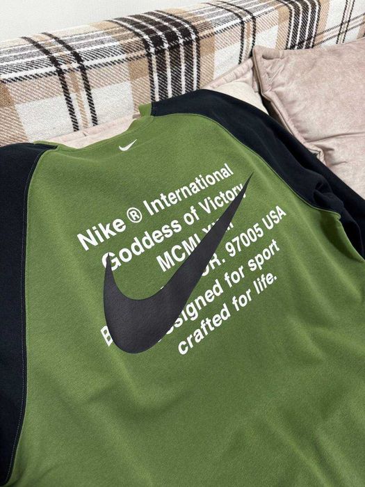 Світшот Nike Swoosh, розмір XXL, стан ідеальний. CJ4871-326