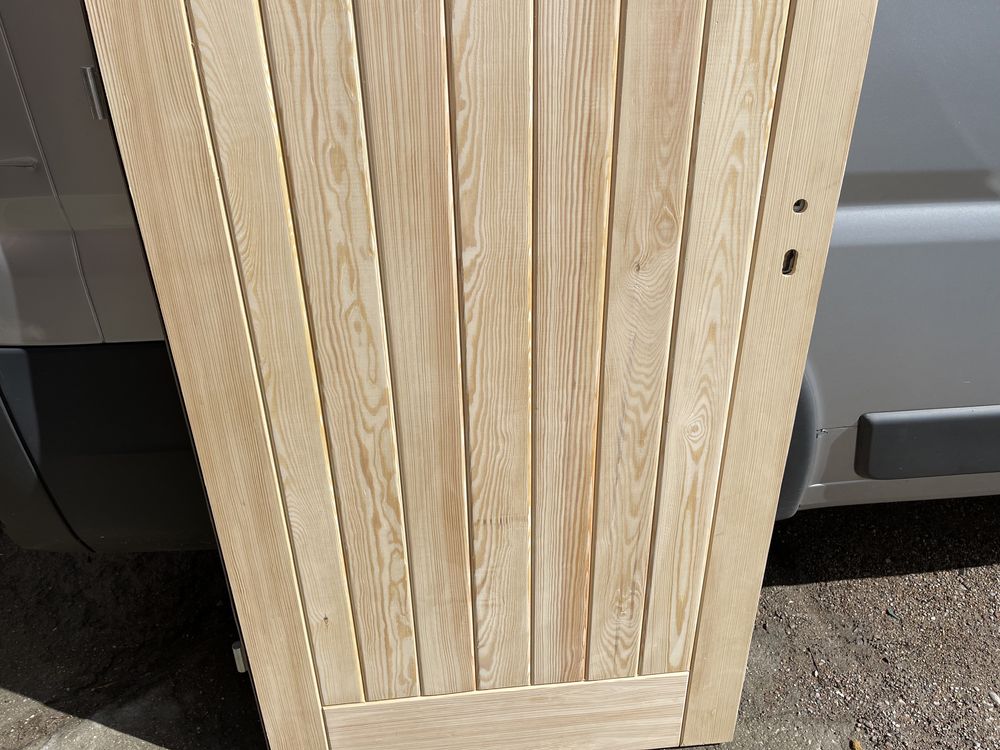Drzwi zewnętrzne drewniane frezowane lite sosnowe