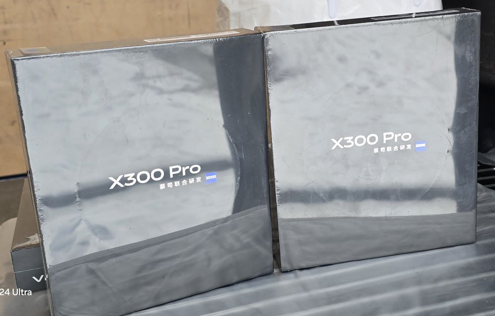 VIVO X300 PRO 12/256 Gb (всі кольори)