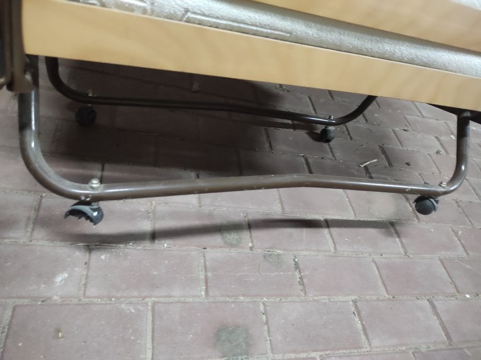 Łóżko polowe metalowe, wygodne