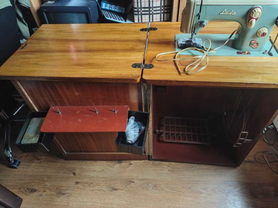 Швейная машинка Lada 236-1