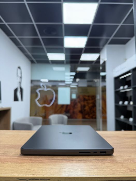 MacBook Pro 14' 2025 (M4/16gb/512 SSD) Стан НОВОГО 1-7-9-0-3SV