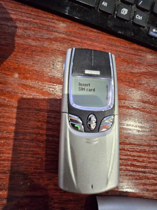 Nokia 8850 Super stan włącza się, oryginalna bateria, ładowarka nokia