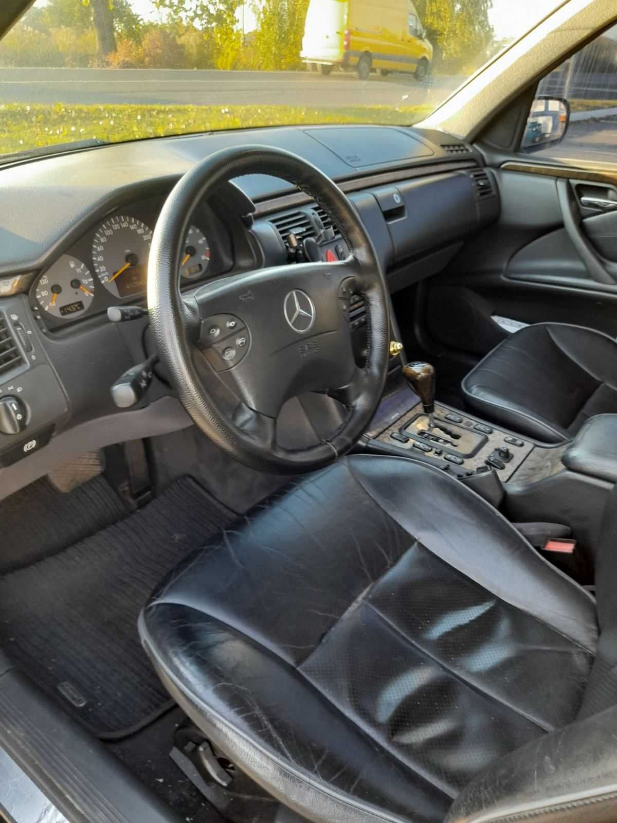 Продам Mercedes-Benz E-Class 2000