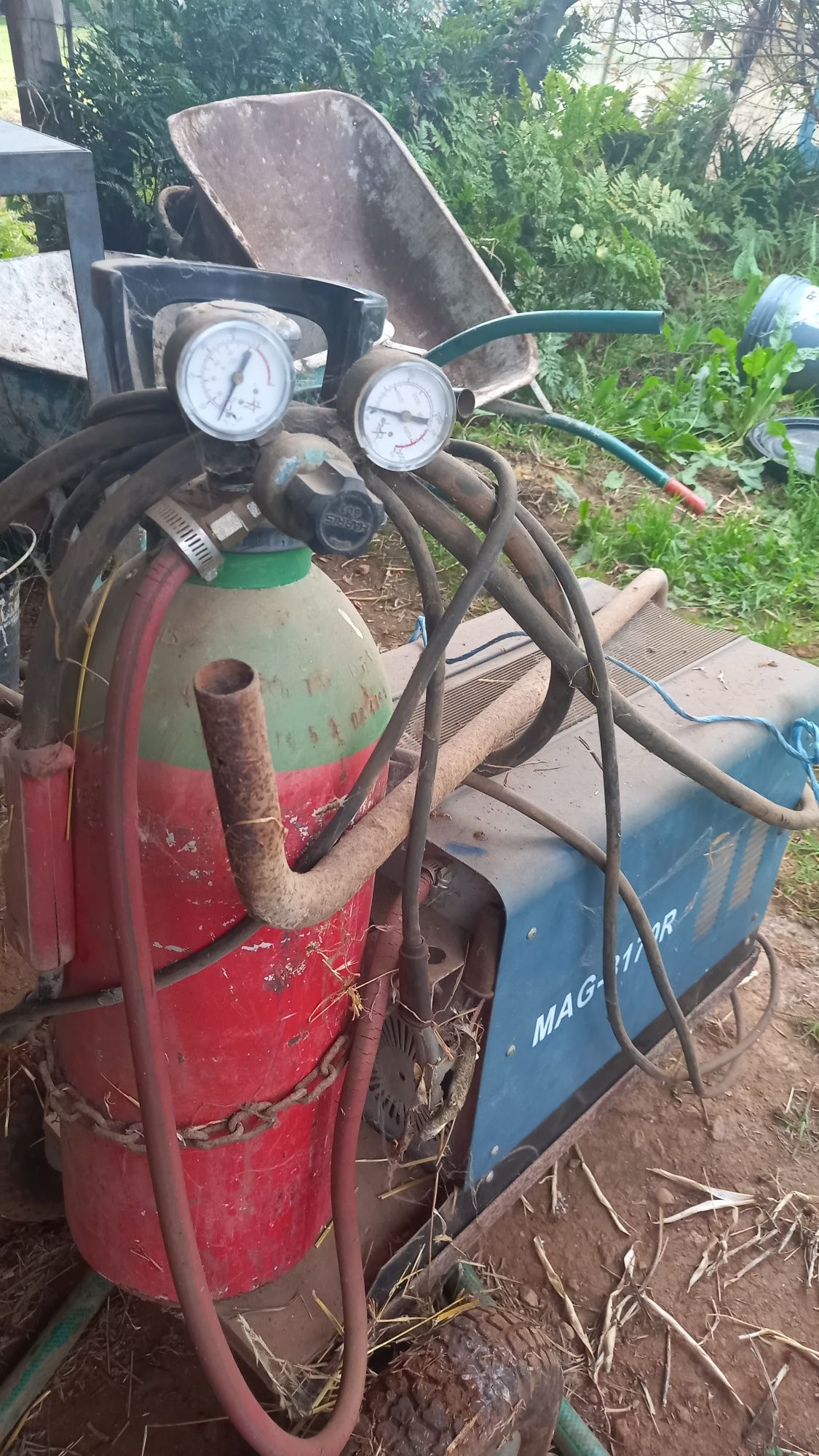 Aparelho soldar a gás  com duas botijas semi novo