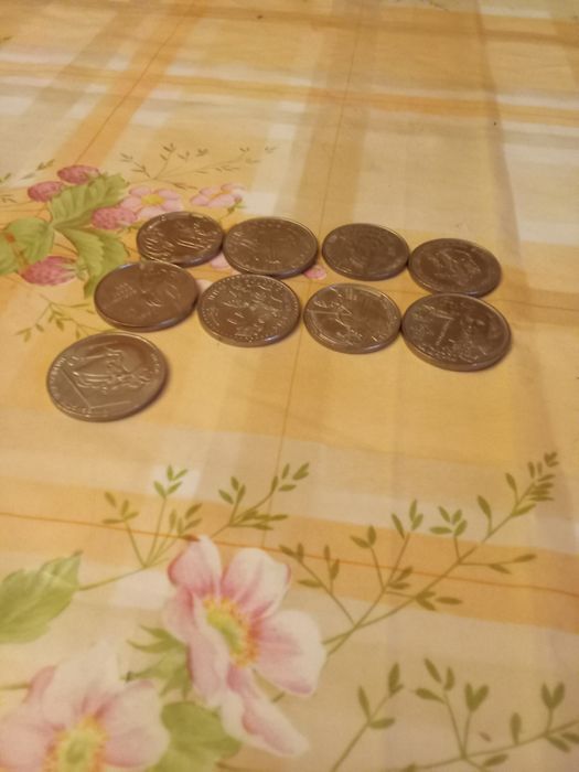 Caixa e moedas em prata antigas