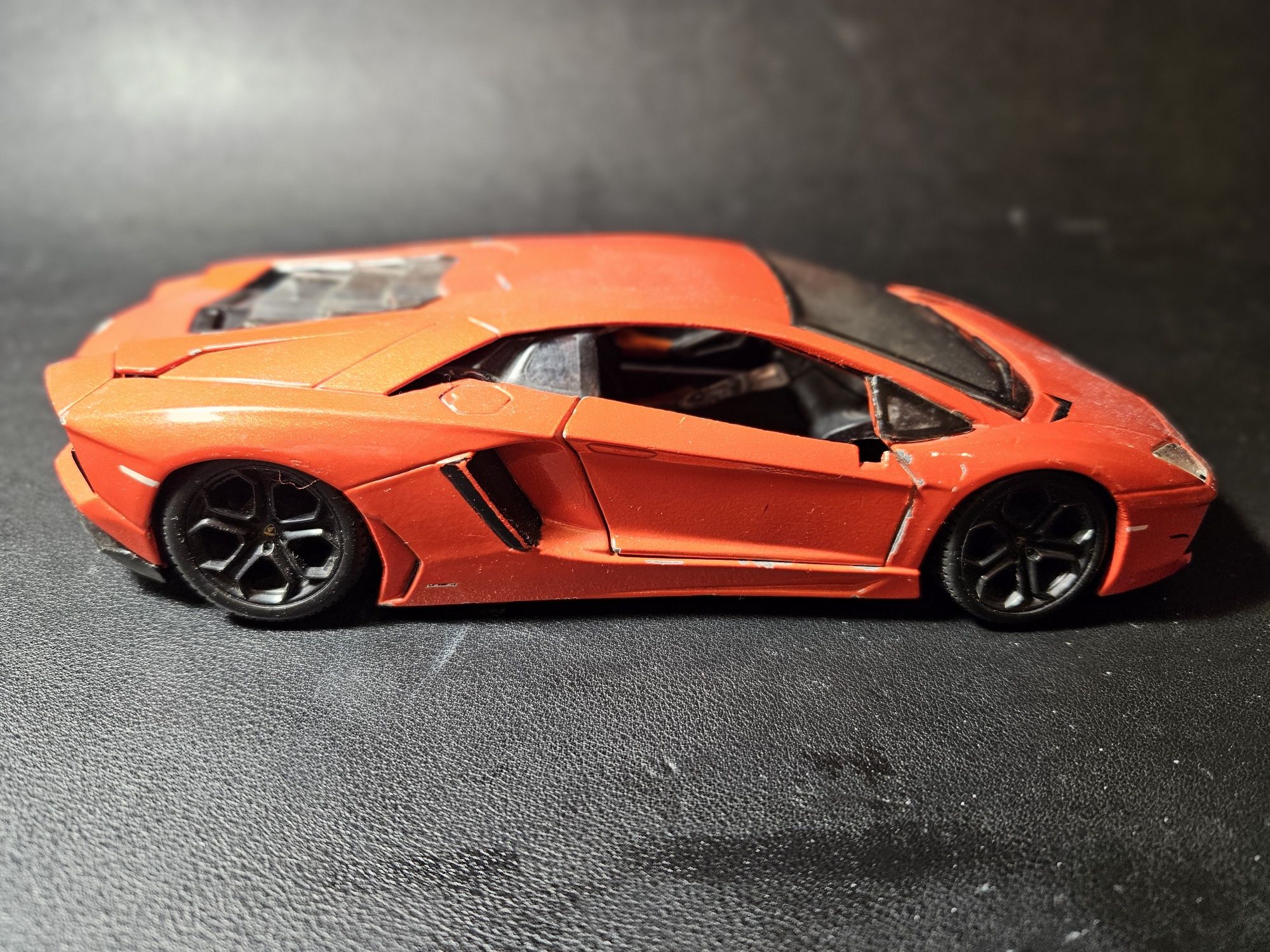Model Maisto Lamborghini Aventador 1:24