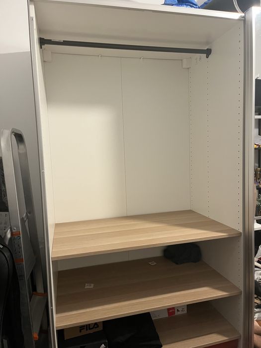 Roupeiro com espelho