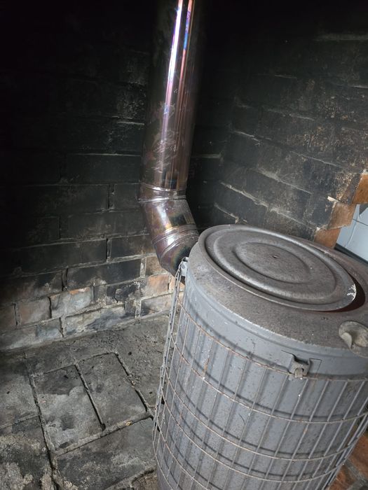 Vendo salamandra a lenha mais tubos