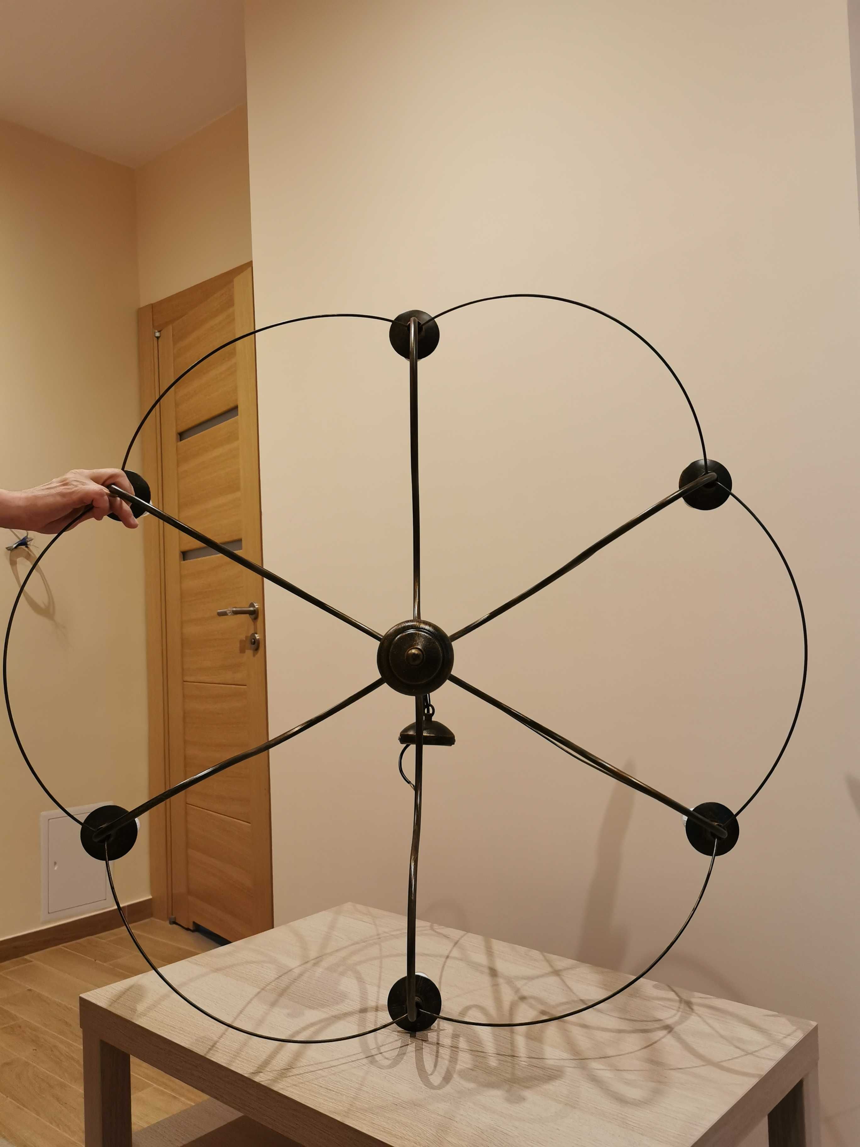 Duża metalowa lampa sufitowa wisząca żyrandol sześcioramienny stalowa