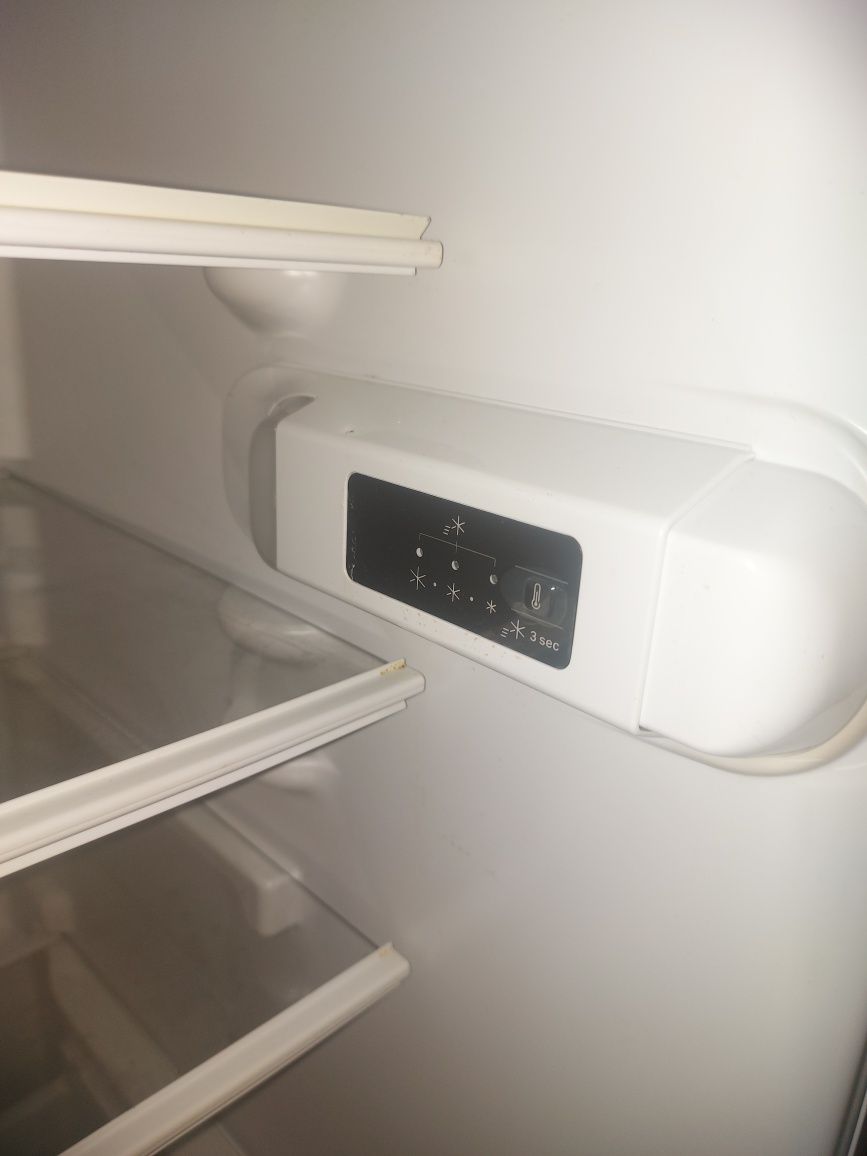 Холодильник Indesit
