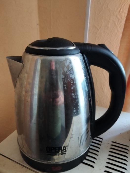 Продам чайник електричний