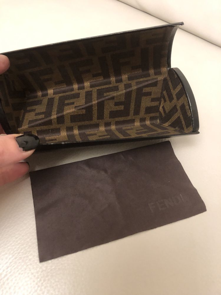 Сонцезахисні окуляри Fendi. Оригінал