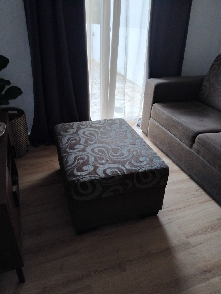 Sofá  cama com cama de casal.e banquete.