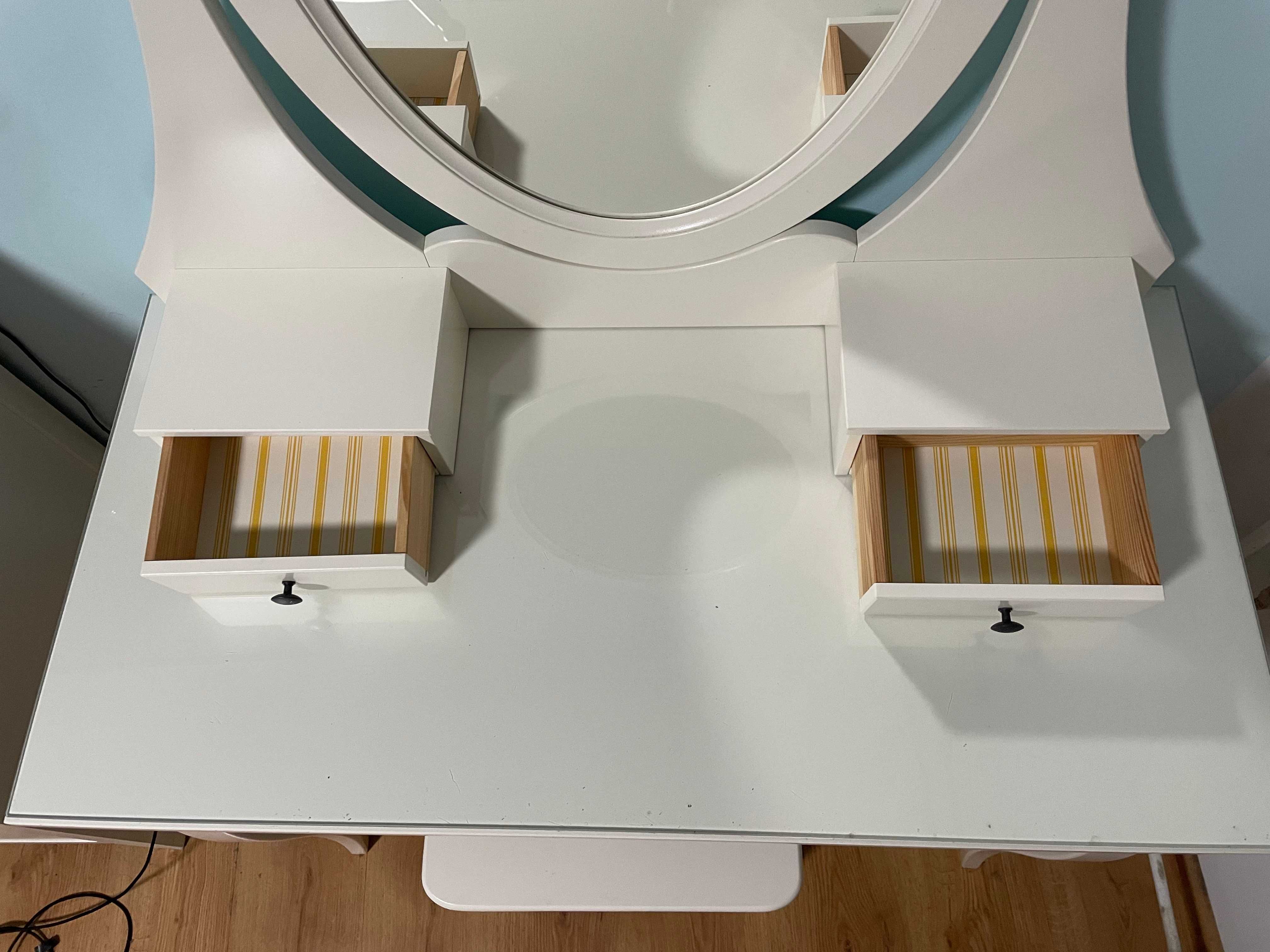 Klasyczna Toaletka IKEA HEMNES