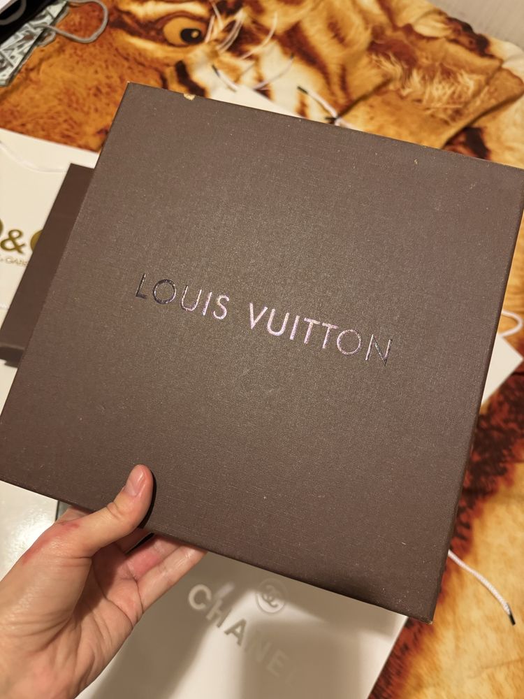 Пакети коробки брендовые louis vuitton chanel d&g versace givenchi