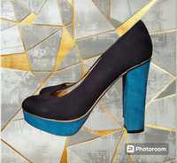 (39) Czarno-niebieskie zamszowe buty na wysokim obcasie i platformie