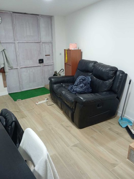 Alugo quarto individual perto estação de metro de Francos