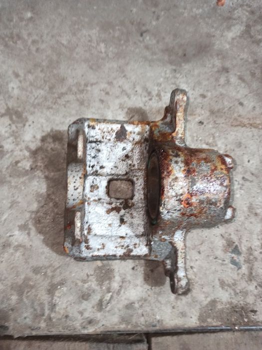 Суппорт на Лансер 9 передний левый под ремонт