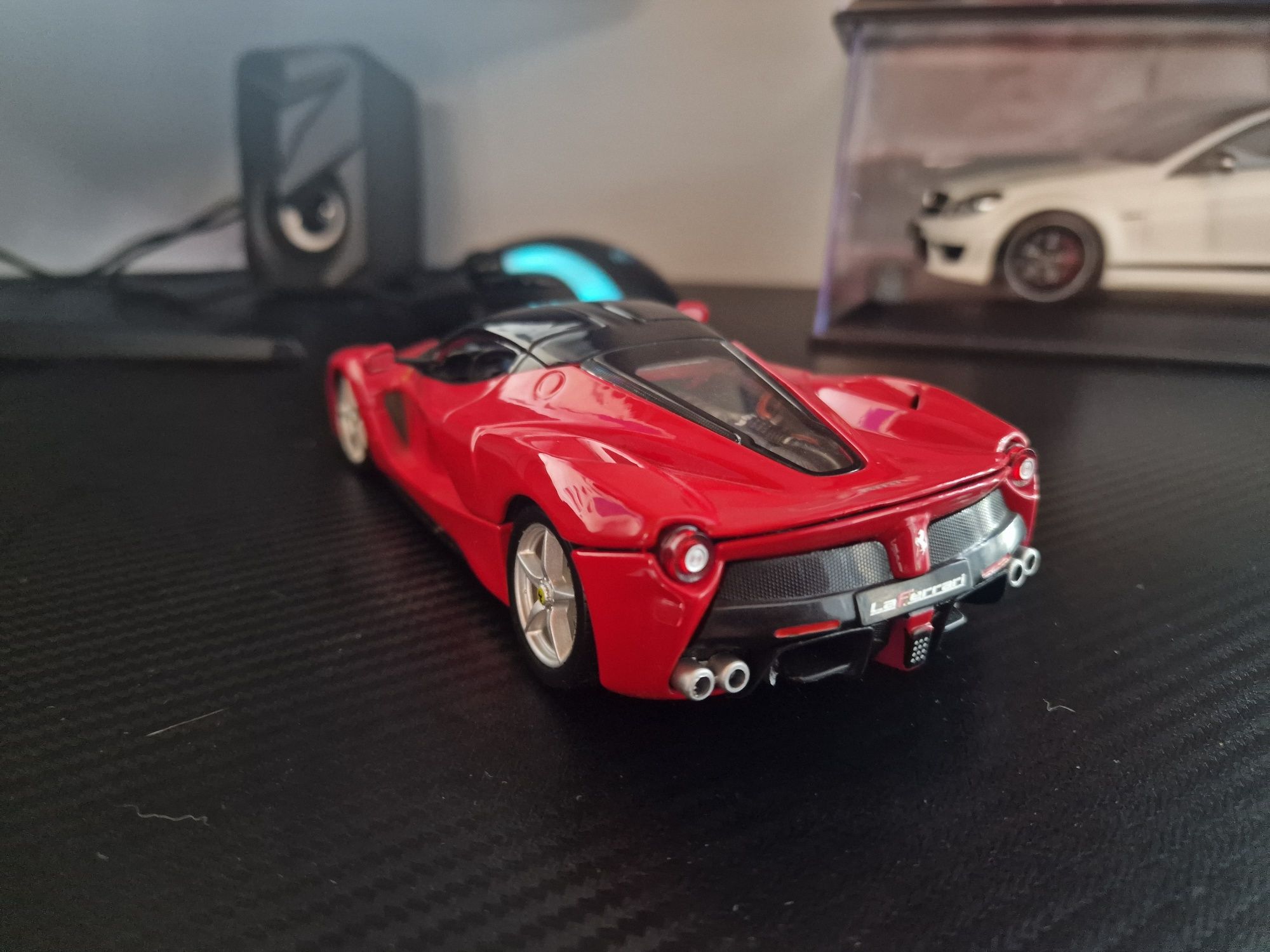 Ferrari LaFerrari 1:24