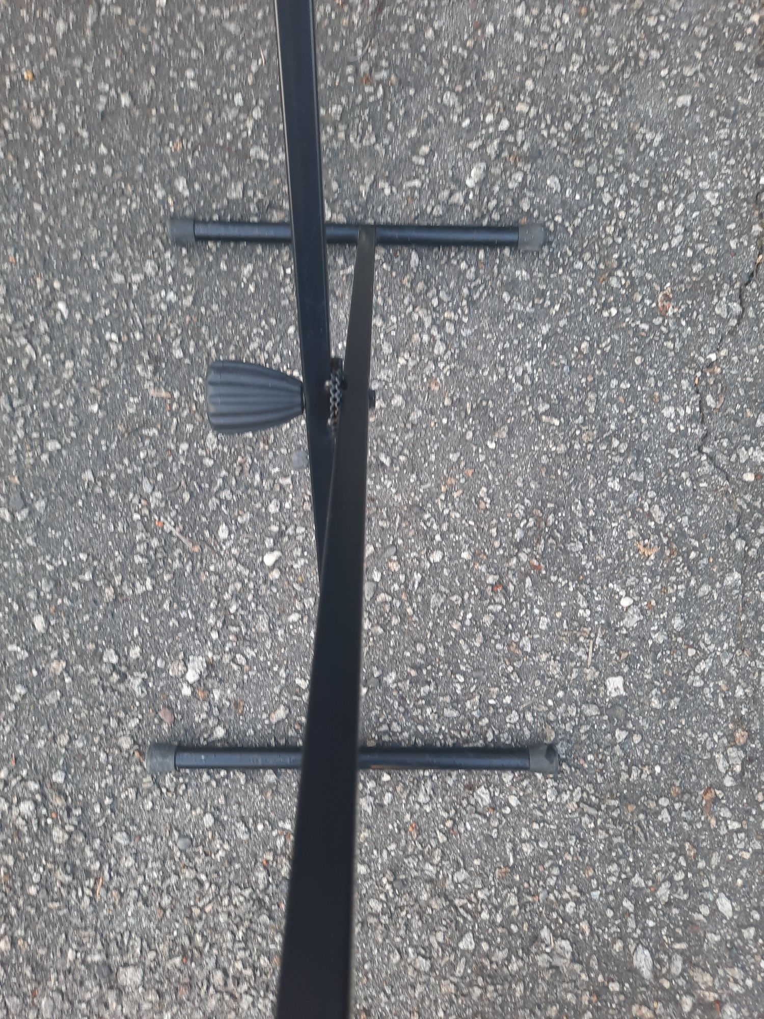 Stojak pod keyboard