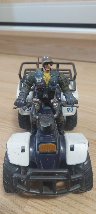 Ігровий набір фігурок та трансп-них засобів на тему поліції та спецназ