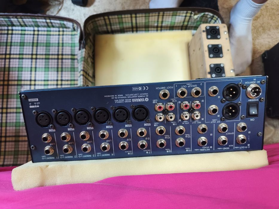 Yamaha MG12/4FX пульт