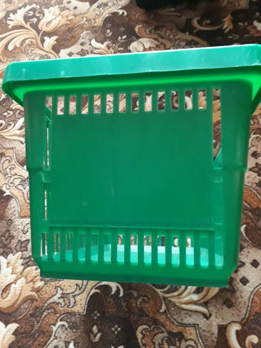 Кошик покупця пластмасовый.