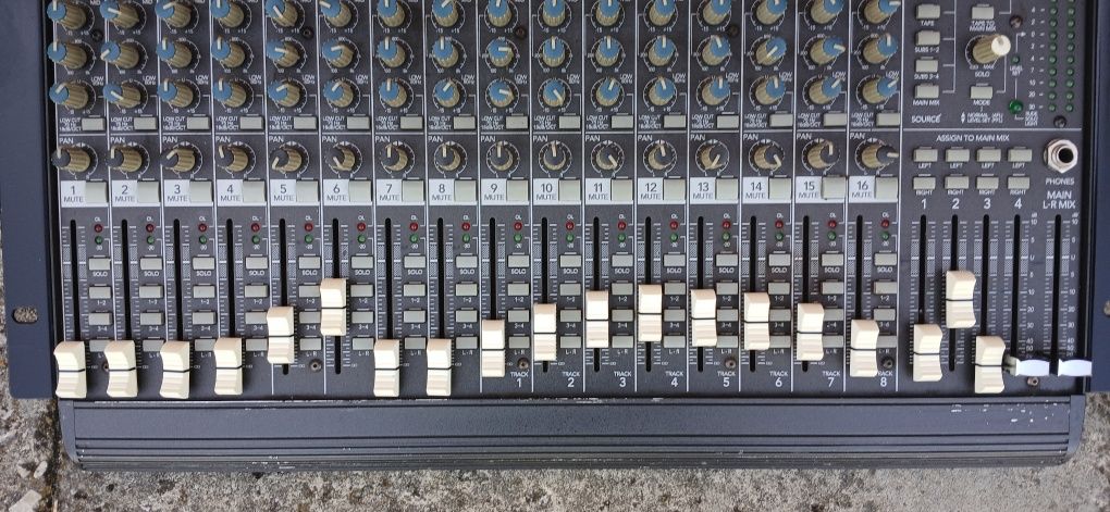 Mackie CR 1604 VLZ Mixer