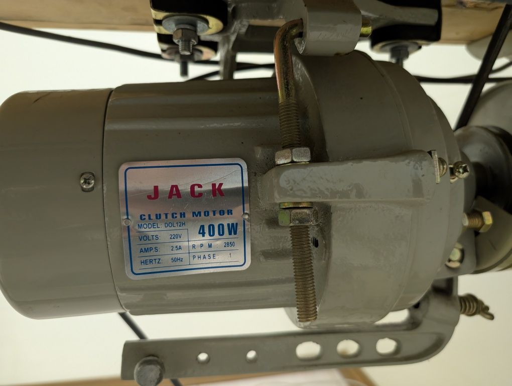 Прямострочна швейна машинка Typical GC6150M
