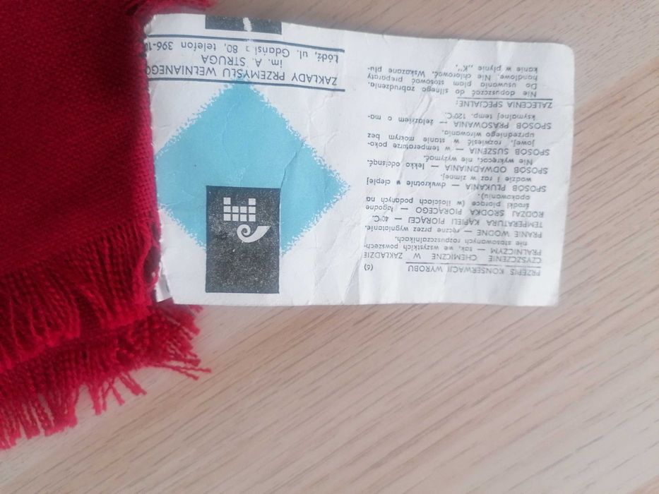 Czerwona chusta z anilany nowa