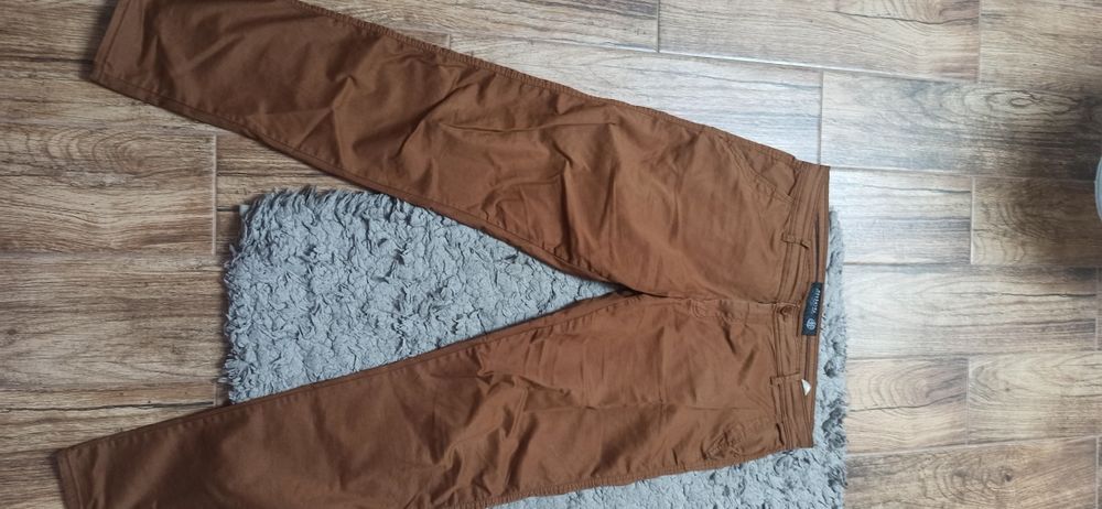 Brązowe męskie spodnie materiałowe