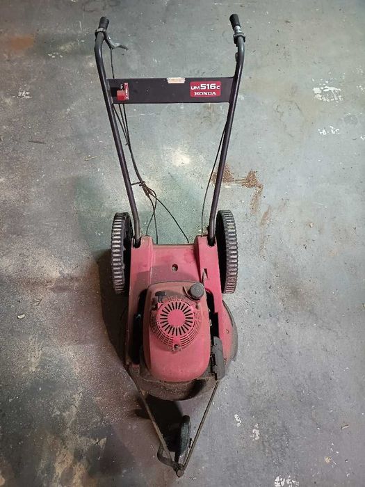 Máquina de cortar relva/erva a gasolina HONDA UM 516C