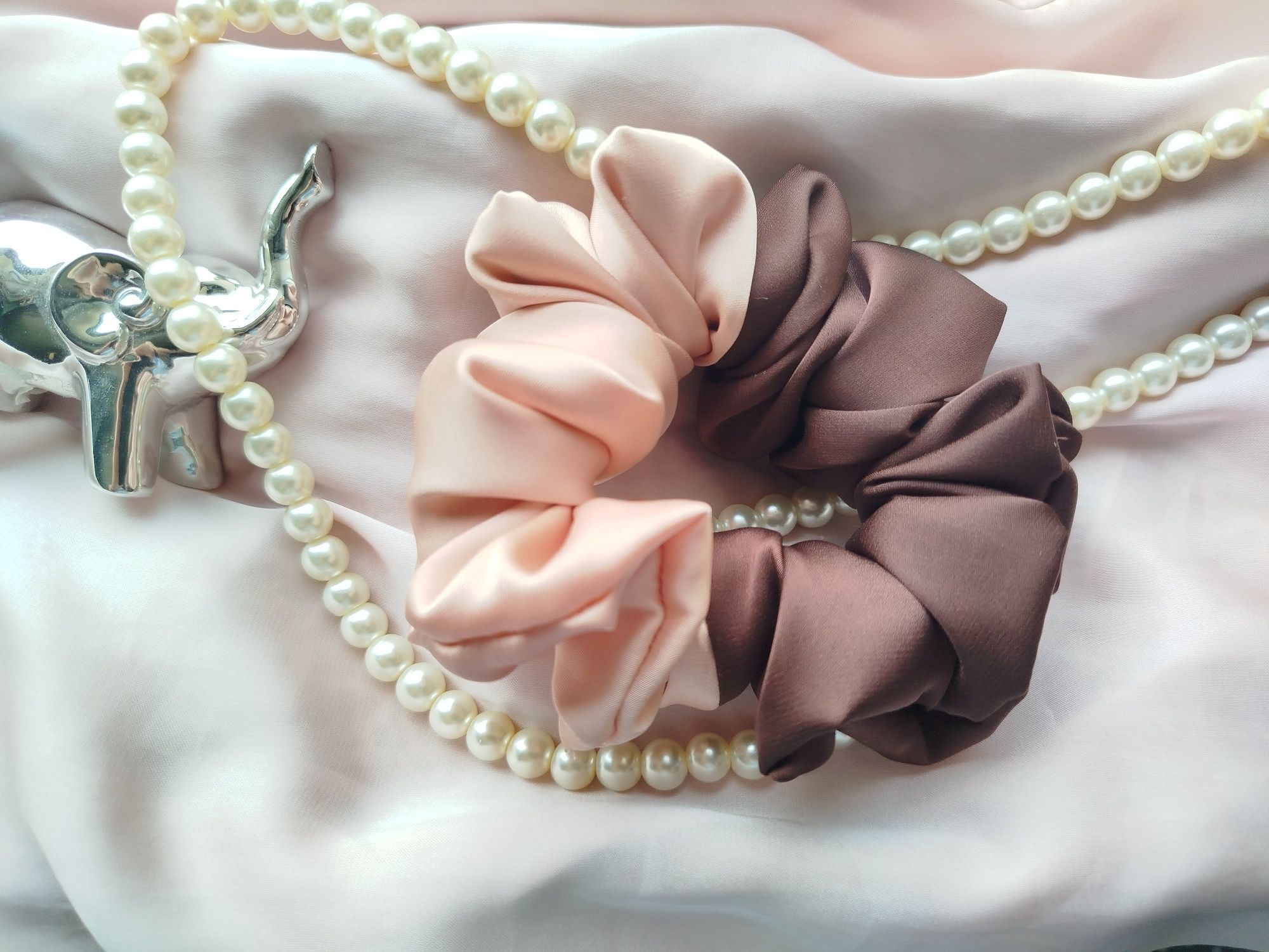 Gumka scrunchie satyna jedwabna Armani beż brąz